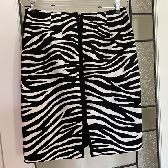 Pencil slim skirt - Picture 2 of 3